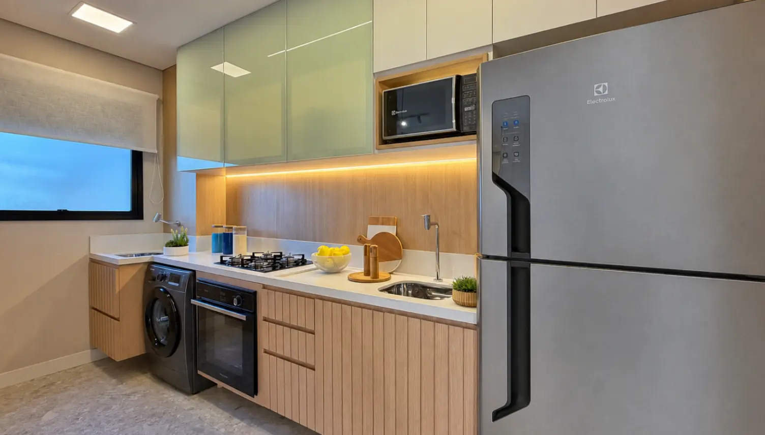 Cozinha do apartamento decorado do Viva Parque Aura com cooktop e forno embutido